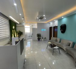 استخدام پزشک عمومی دارای پروانه و مسلط به امور زیبایی